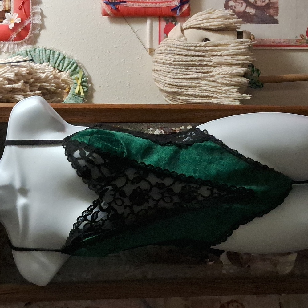 Vintage 90's,SEXY Green Velvet & Black Lace Trimmed, Bodysuit/Teddy💚🖤💚🖤